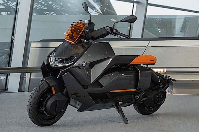 موتور سیکلت اسکوتر پر شتاب